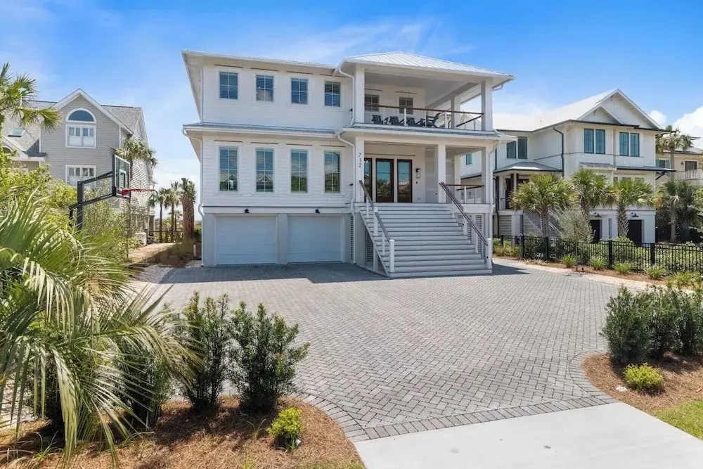 712 Ocean Blvd by Avantstay New Construction w/ Pool, Game Zone, Private Beach Access, and Oceanfront Views