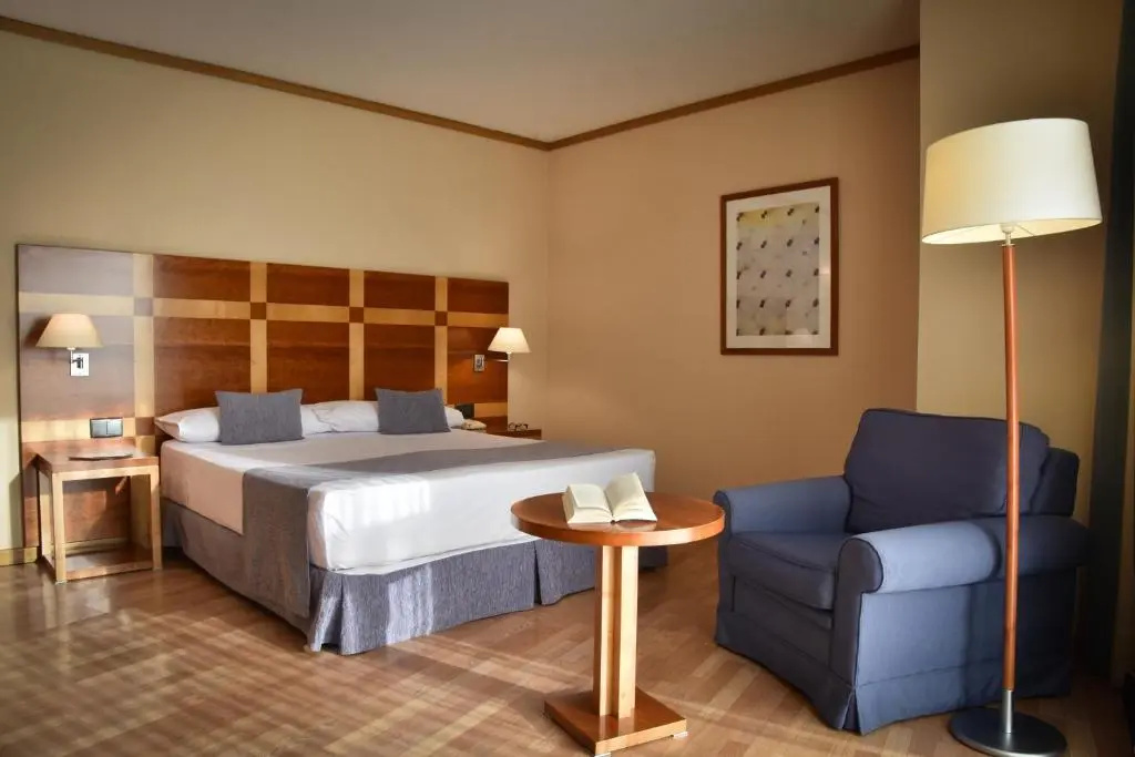 Double room (full double bed)