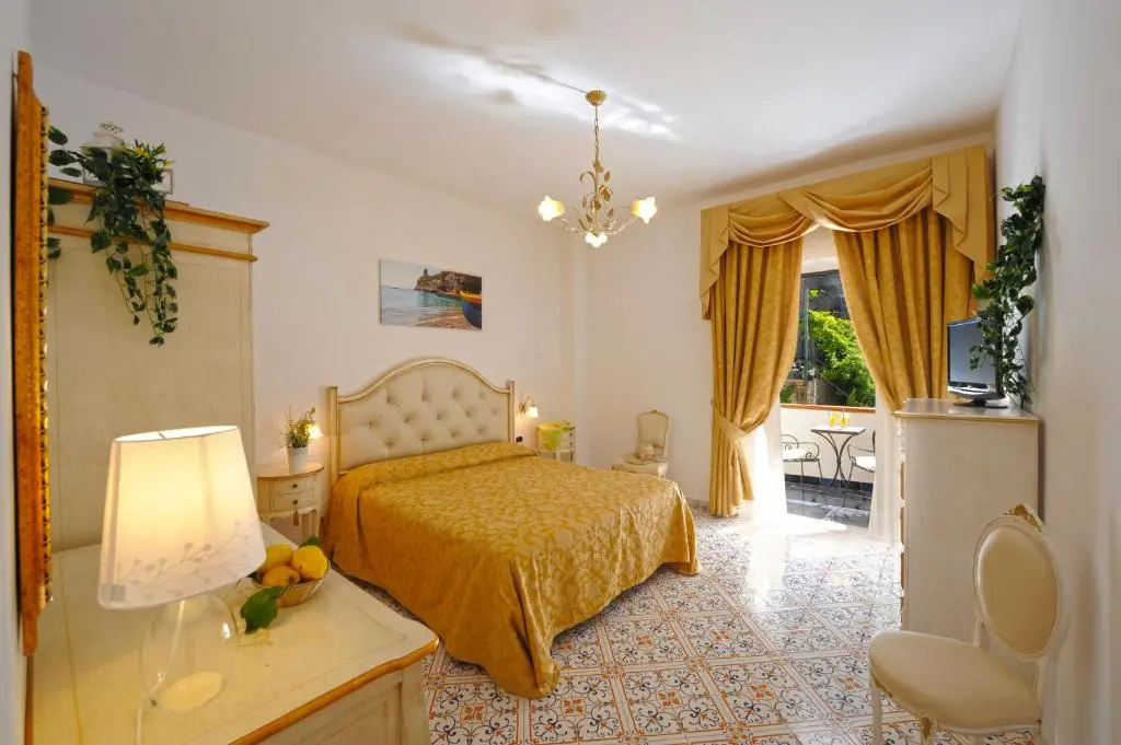 Standard Double room with balcony (full double bed)