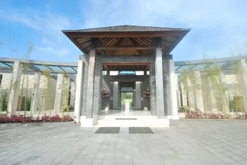 Water Edge Villa by Soscomma