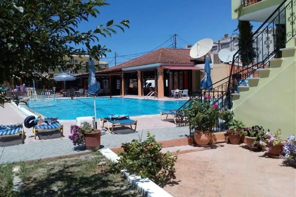 Amadeus Hawaii Studios Apts