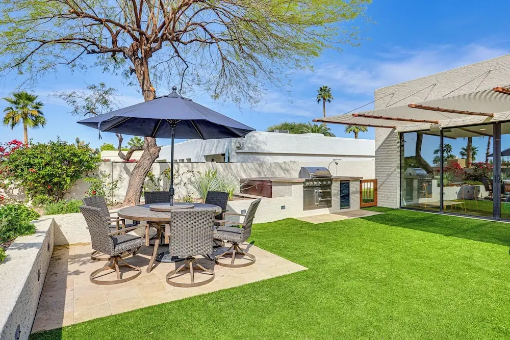 Private Pool + Putting Green: Sunny Scottsdale Gem