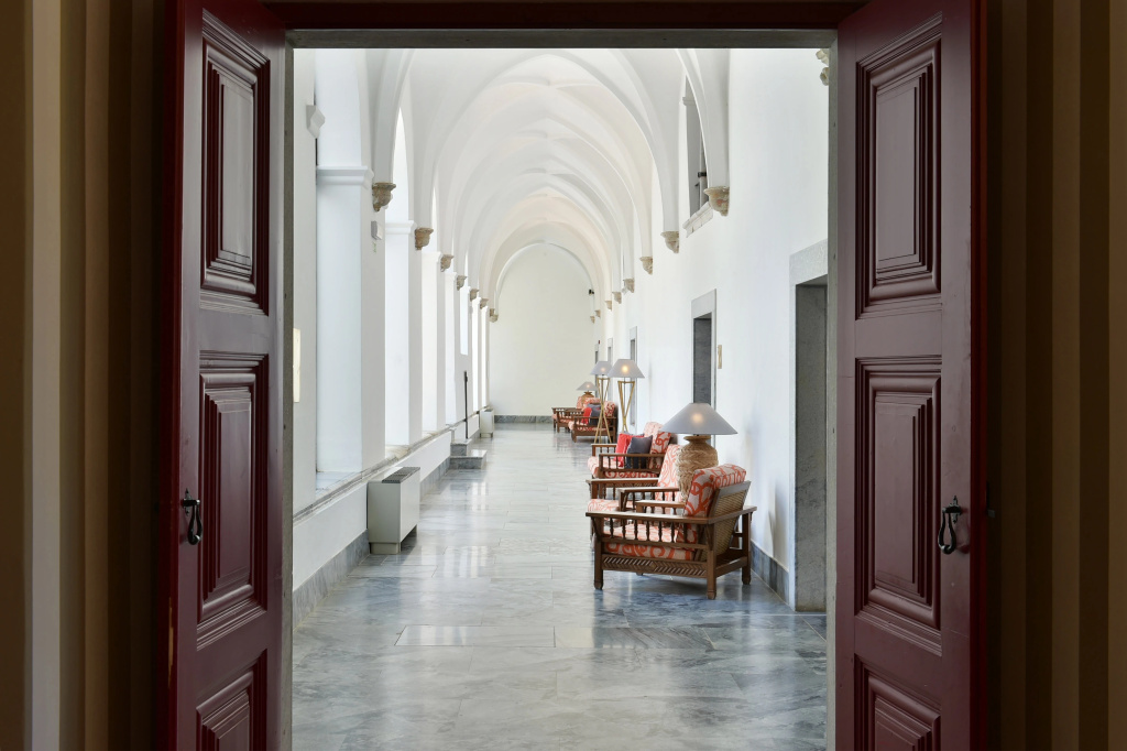 Lobby & Reception