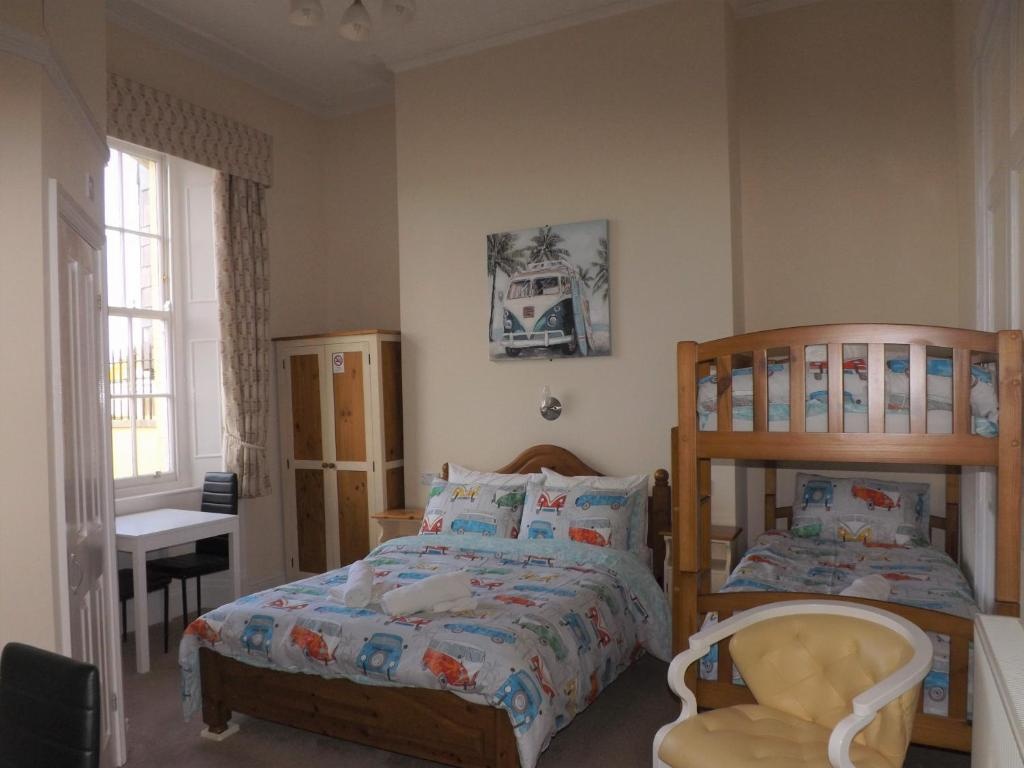 Standard Triple room