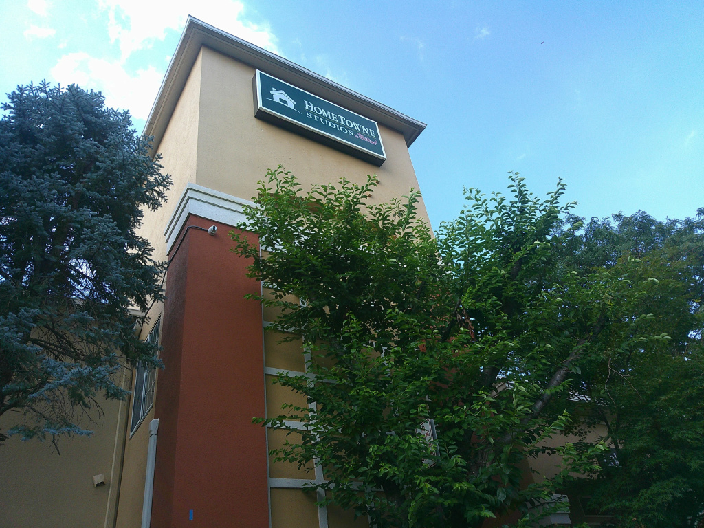HomeTowne Studios by Red Roof Chantilly