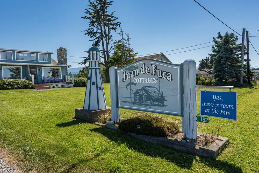 Juan de Fuca Waterfront Hotel & Cottages