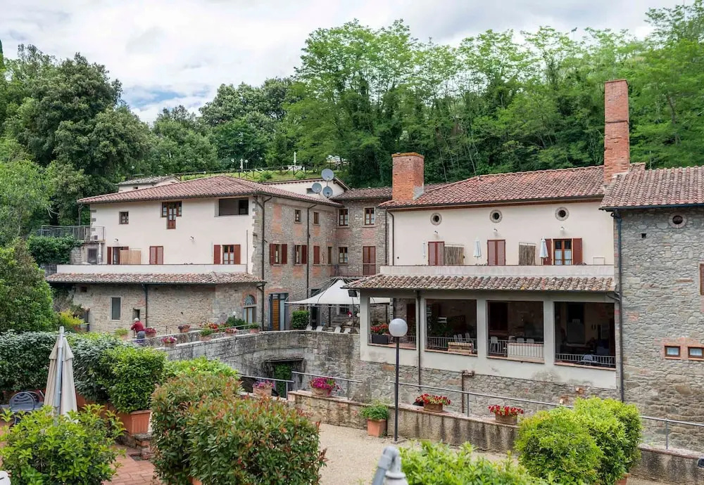 Loro 4 With Shared Pool And Tennis