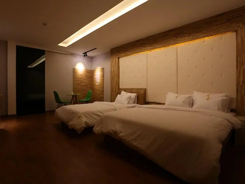 Deluxe Double room (twin beds)