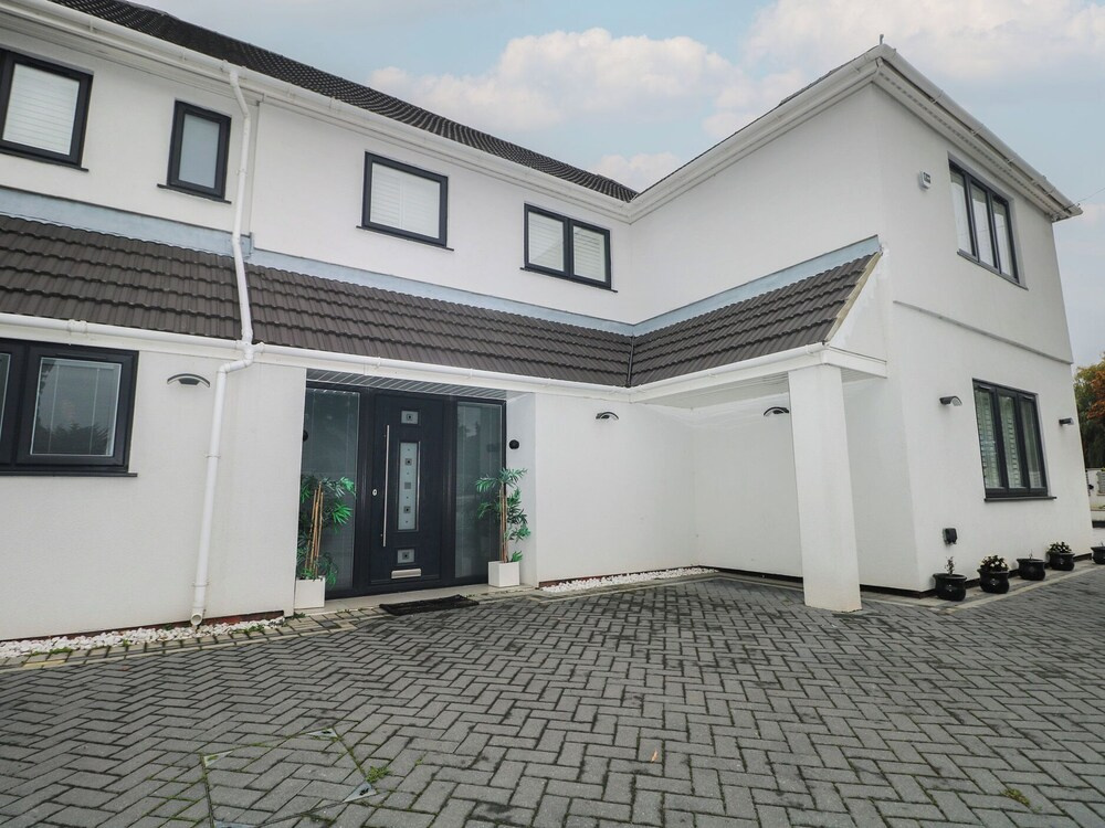 Falcon Bal House