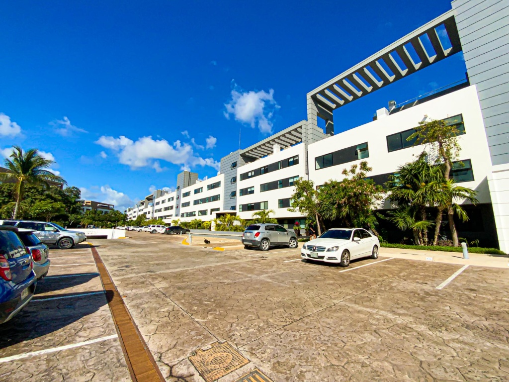 Spectacular & Luxurious Apartment Playa del Carmen Rooftop Pool, Golf Course & Tennis Court