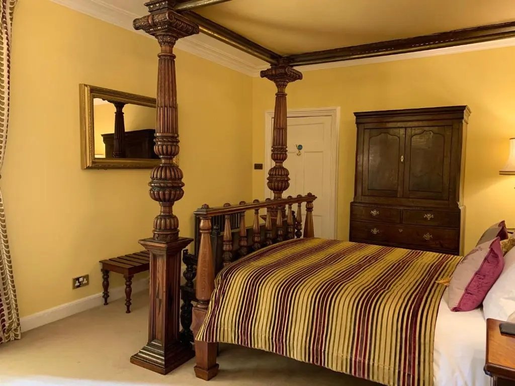 Deluxe Double room (full double bed)