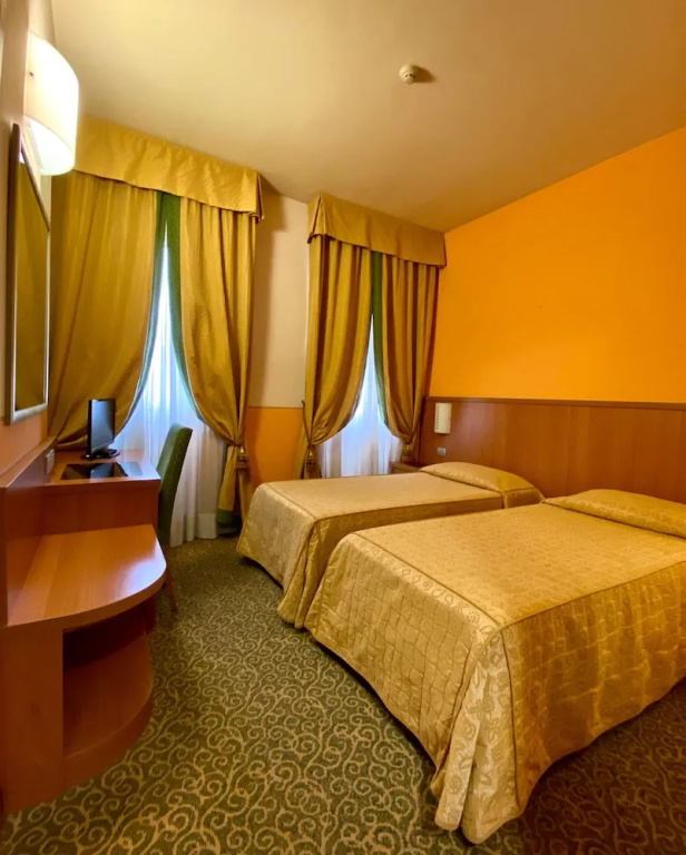 Hotel Kristall — фото