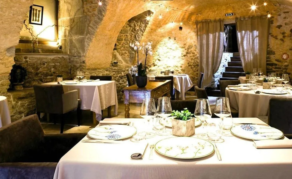 Hôtel Restaurant Les Remparts - Général