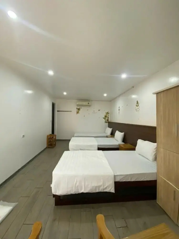 Standard Triple room with pool view