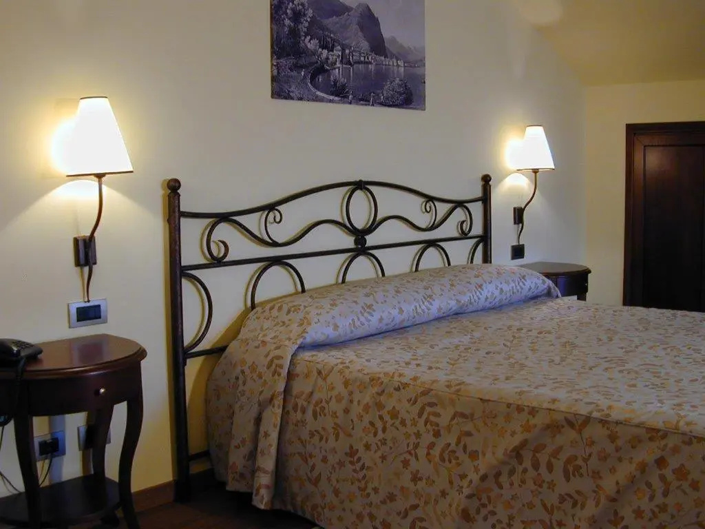 Standard Double Attic room with lake view (full double bed)