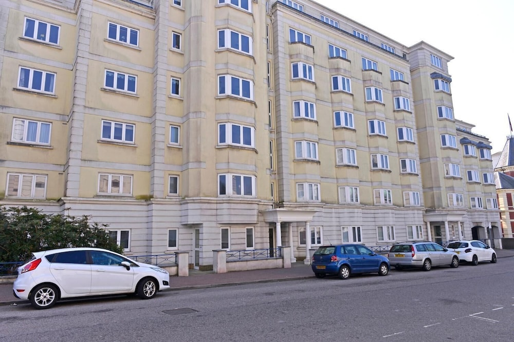 Stagedoor Apartment