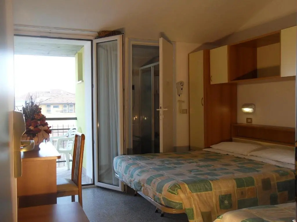 Standard Double room with balcony (full double bed)