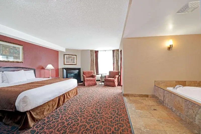 Ramada by Wyndham Niagara Falls/Fallsview - Chambres