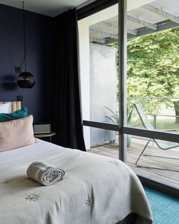 Deluxe Double room with balcony and with mountain view (full double bed)