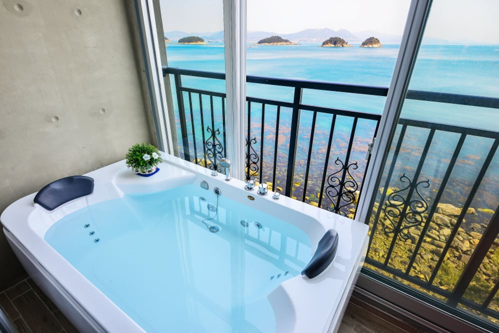Yeosu Feeling Pension