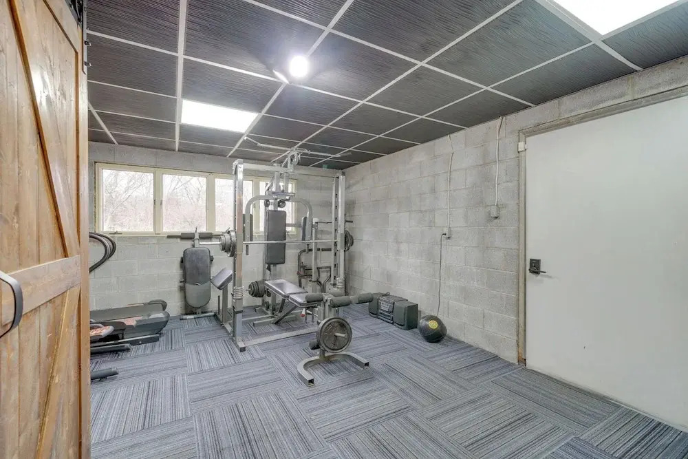 Beckley Studio w/ Private Hot Tub & Home Gym! — фото 6