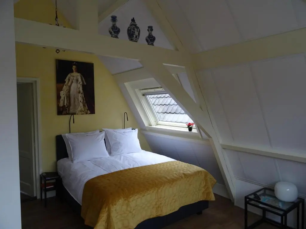 Standard Double room with balcony (full double bed)