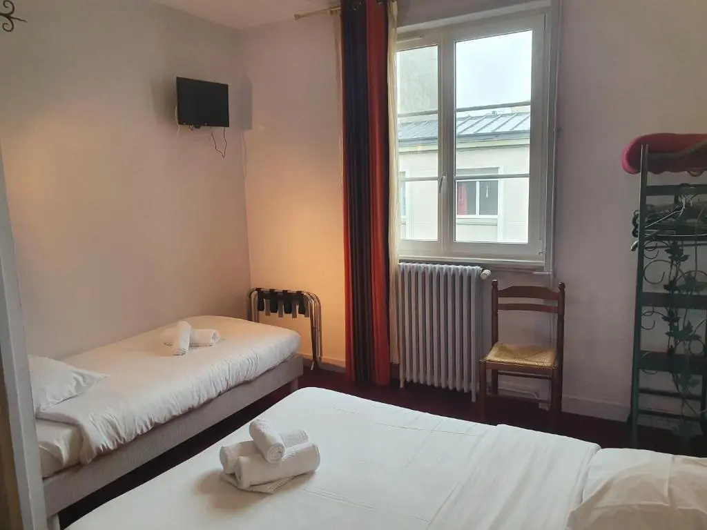 Standard Triple room