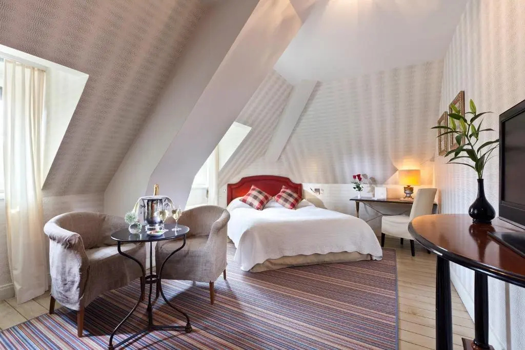 Relais et Châteaux - Château De Germigney - Chambres