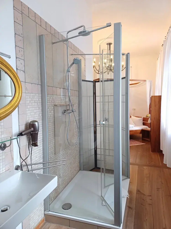 Deluxe Double room with courtyard view (full double bed)
