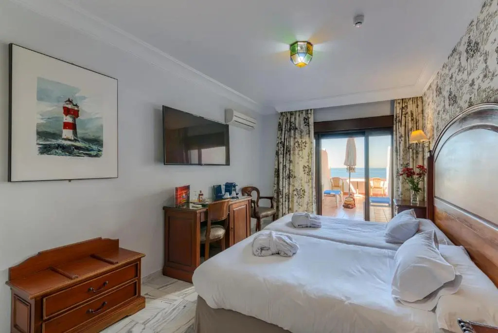 Deluxe Double room with sea view (full double bed)