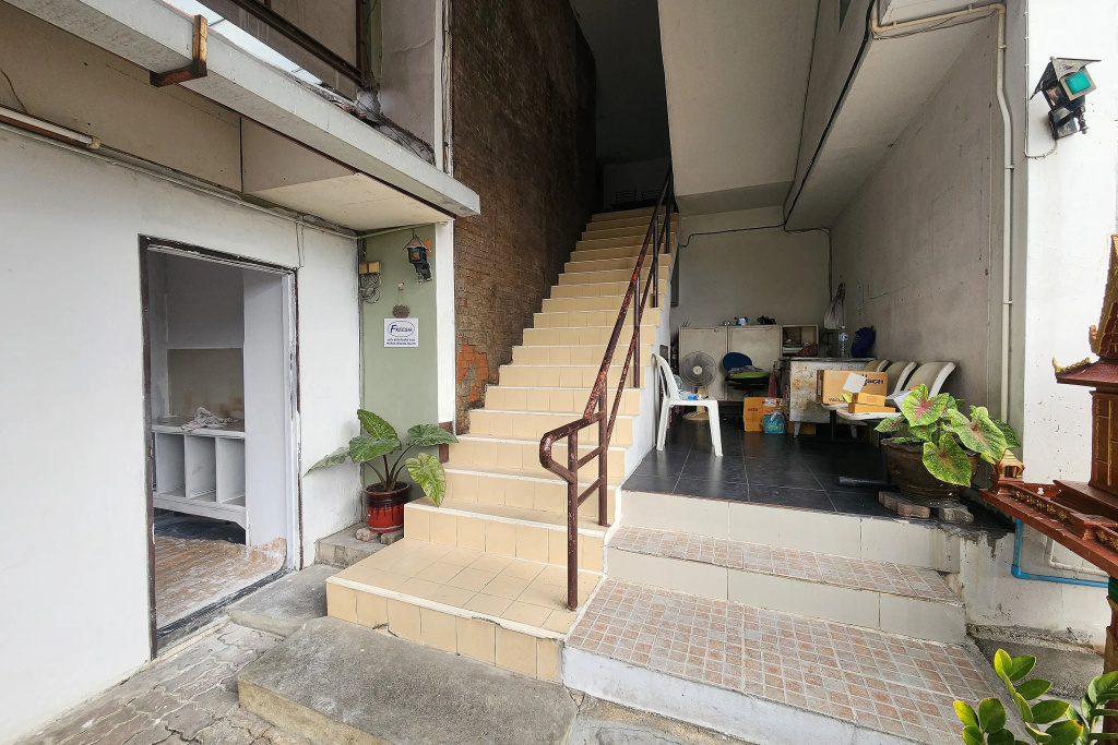 Freesia Bangphi Guest House by ZUZU