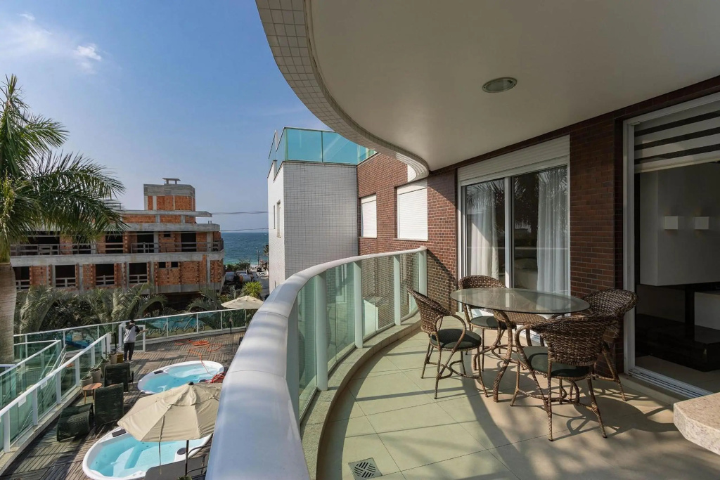 Boulevard Bombinhas 128-E - 50m do mar & Frente Avenida - Condomínio de Luxo - Piscina Climatizada - Jacuzzi - Portaria 24h