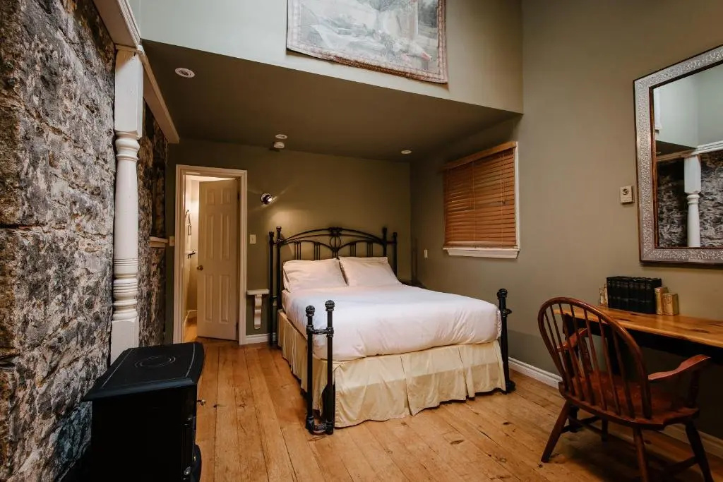Double Studio (full double bed)