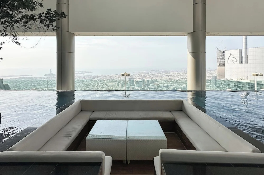 Chic 2BR in Paramount Midtown