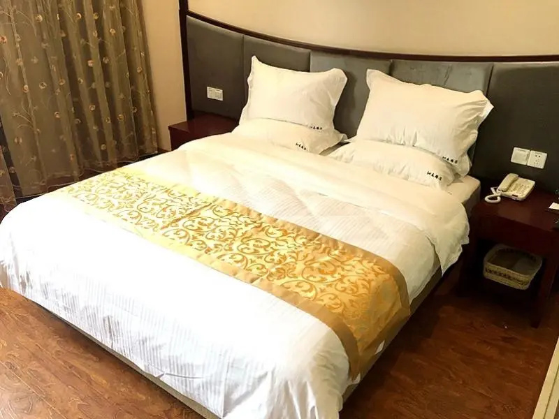 Business Double room (full double bed)