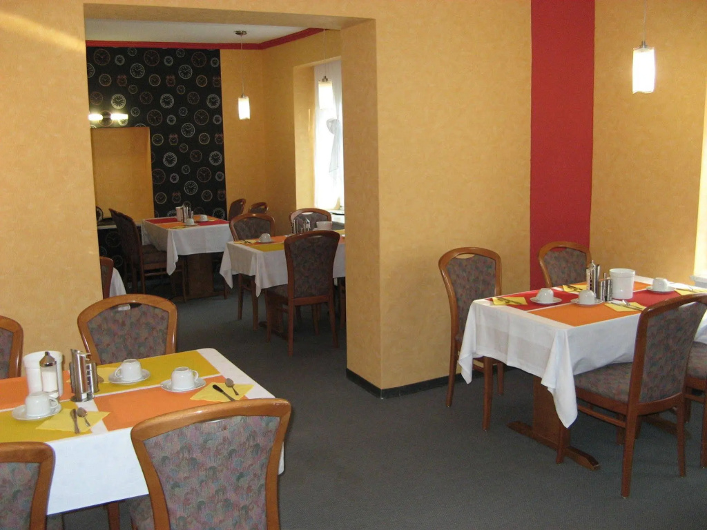Food & Beverage
