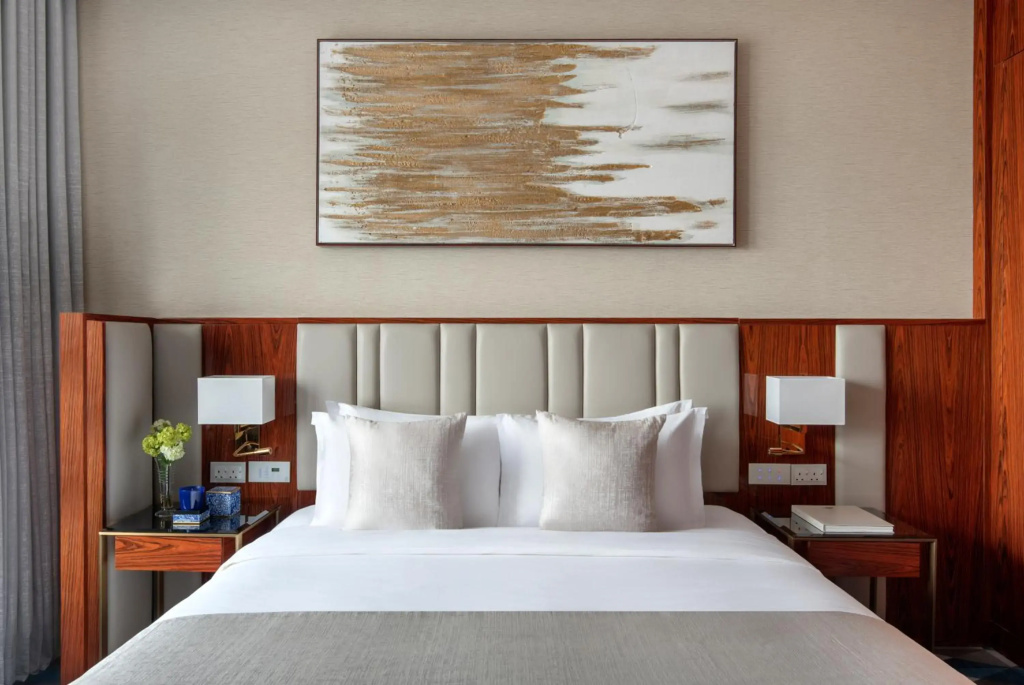 The Bentley Luxury Hotel and Suites — фото