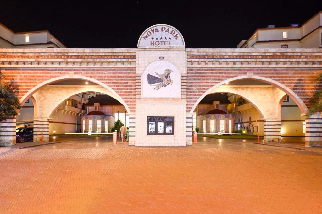 Nova Park Hotel — фото