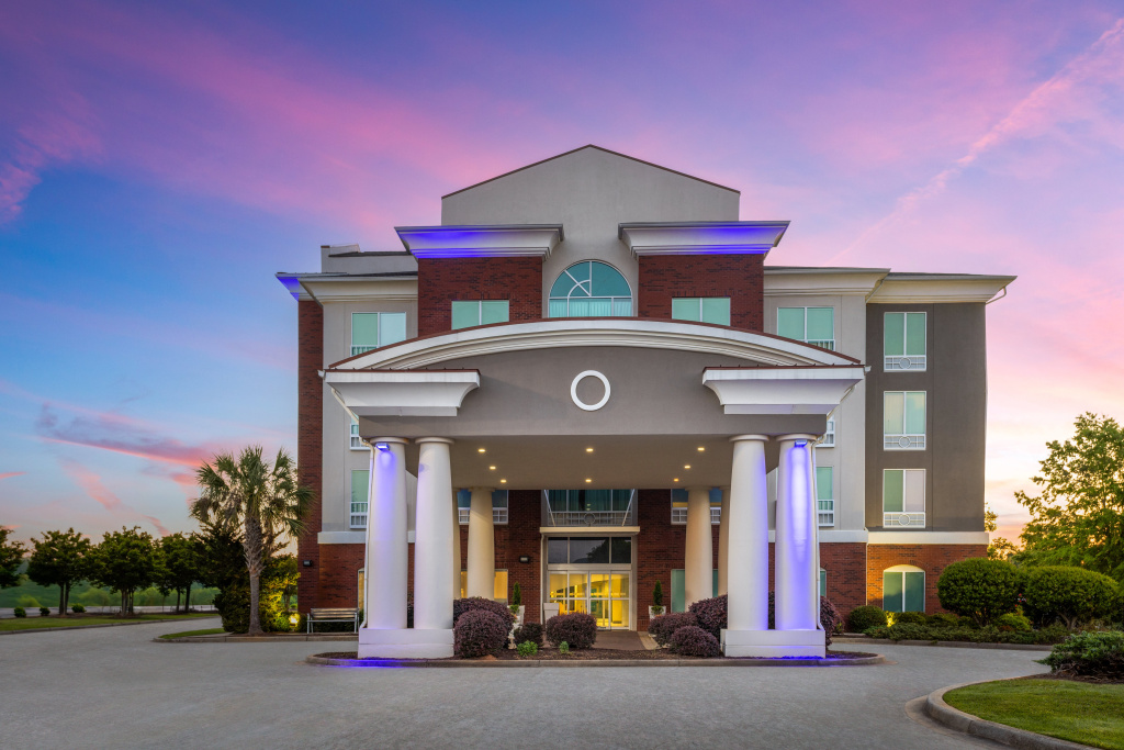 Holiday Inn Express & Suites Newberry by IHG