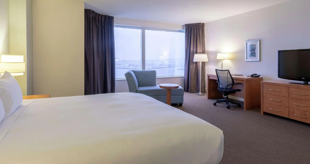 1 Bedroom Royal Double Club Suite (full double bed)