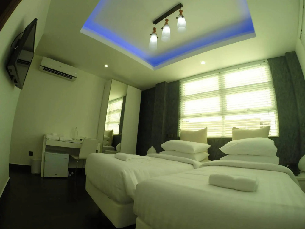 Airport Beach Hotel - фото 5