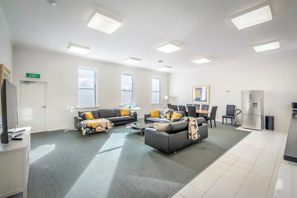 4 Bedroom House - Hobart Cbd - Parking