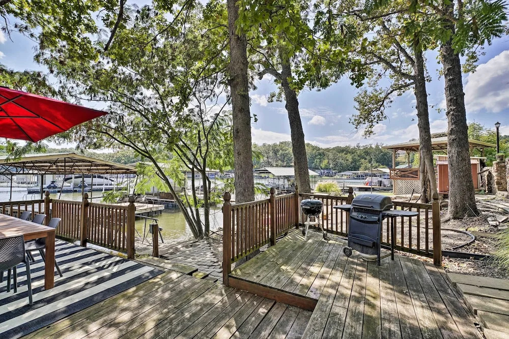 Family Fun! Lakeside Gem + Dock in Sunrise Beach
