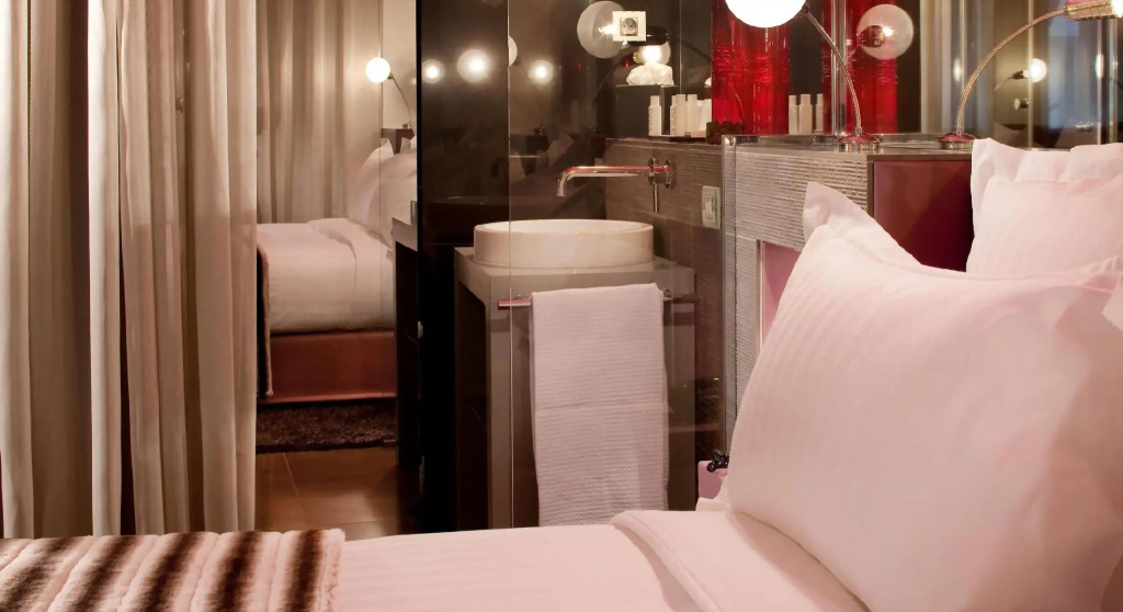 Classic Double room (full double bed)