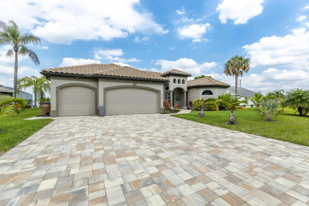 Custom Heated Pool, Kayaks, Bikes, & Spectacular Views - Villa Lakeside Oasis - Roelens Vacations