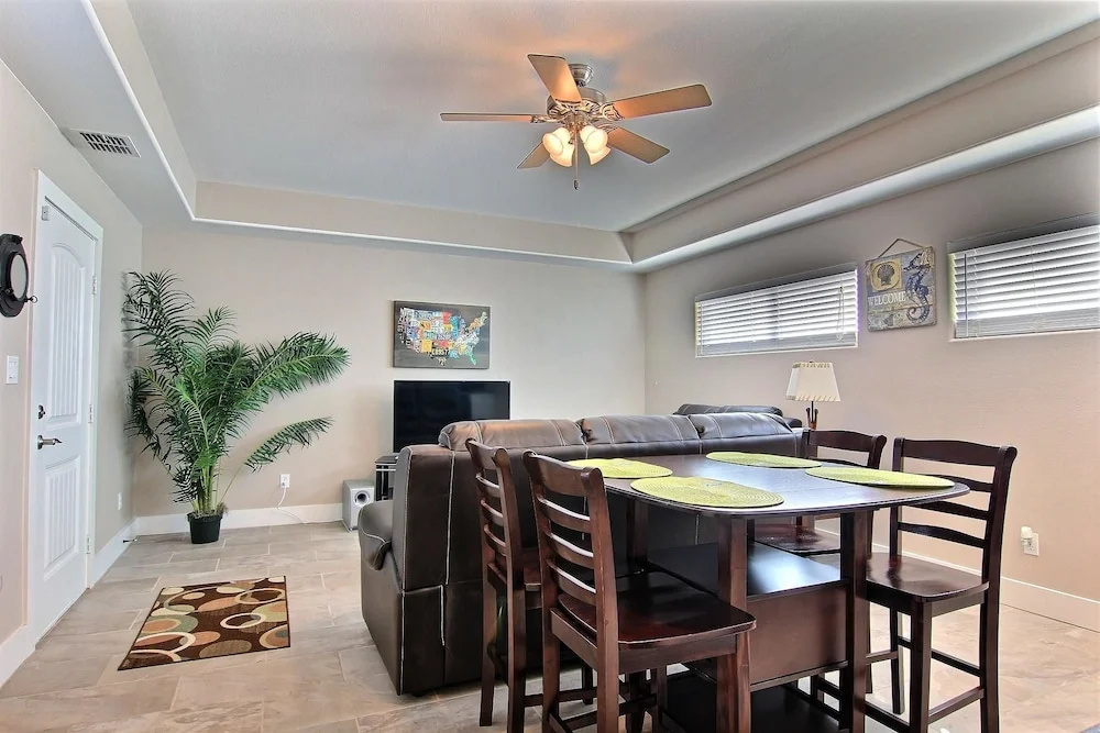 Mi Casa Tu Casa downstairs