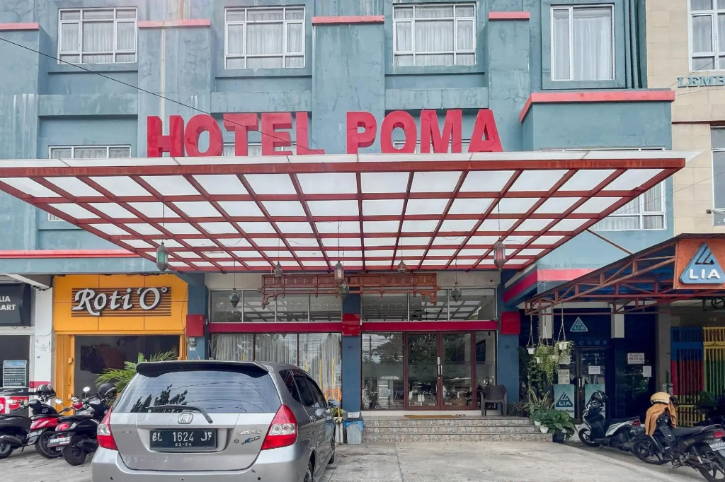 Urbanview Poma Hotel