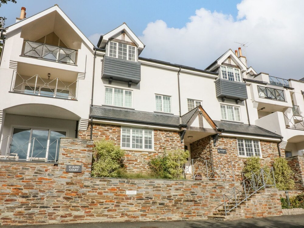 4 St Elmo Court