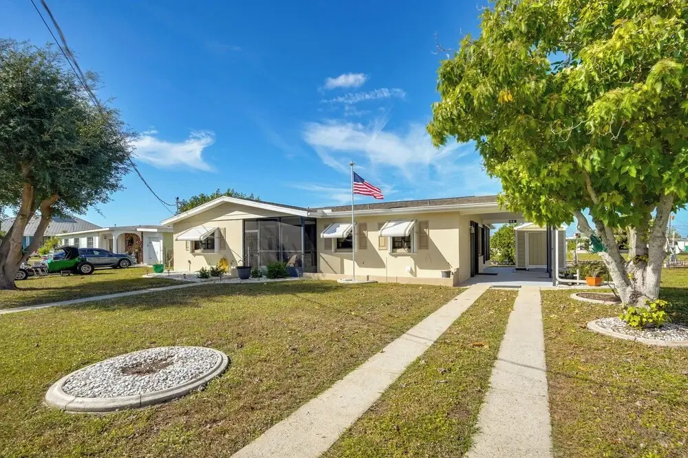Waterfront Gulf Access Beach House w Lainai
