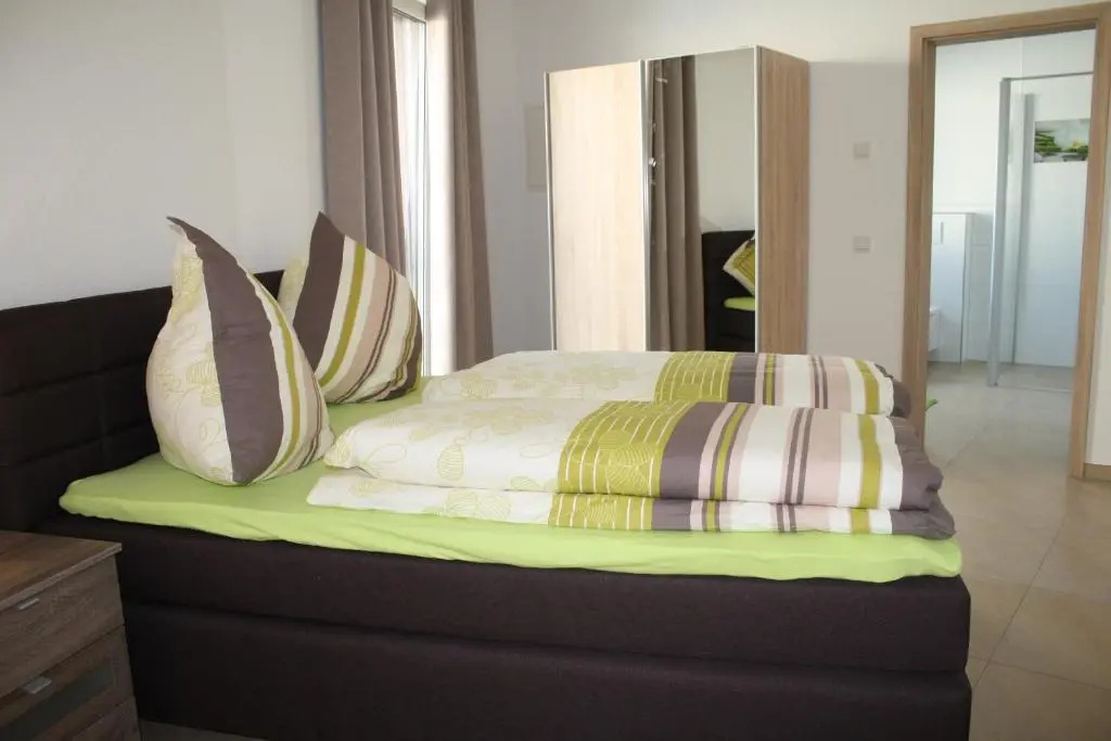 Double Studio (full double bed)